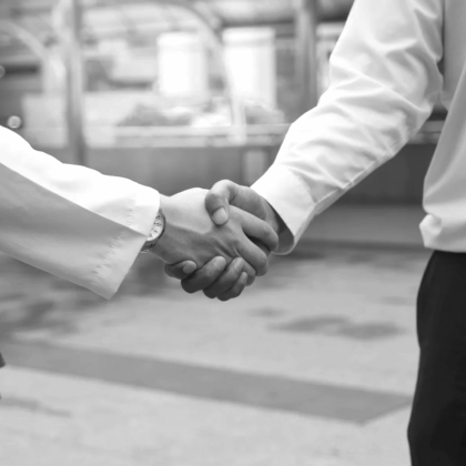 handshake-saudi-businessman-4179563742